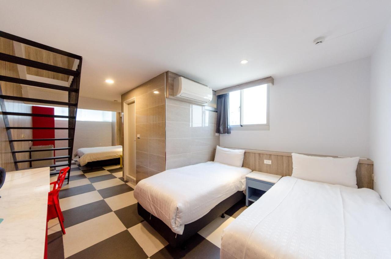 P&E Hotel Tainan Luaran gambar