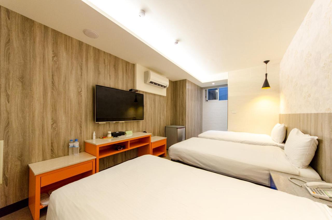 P&E Hotel Tainan Luaran gambar
