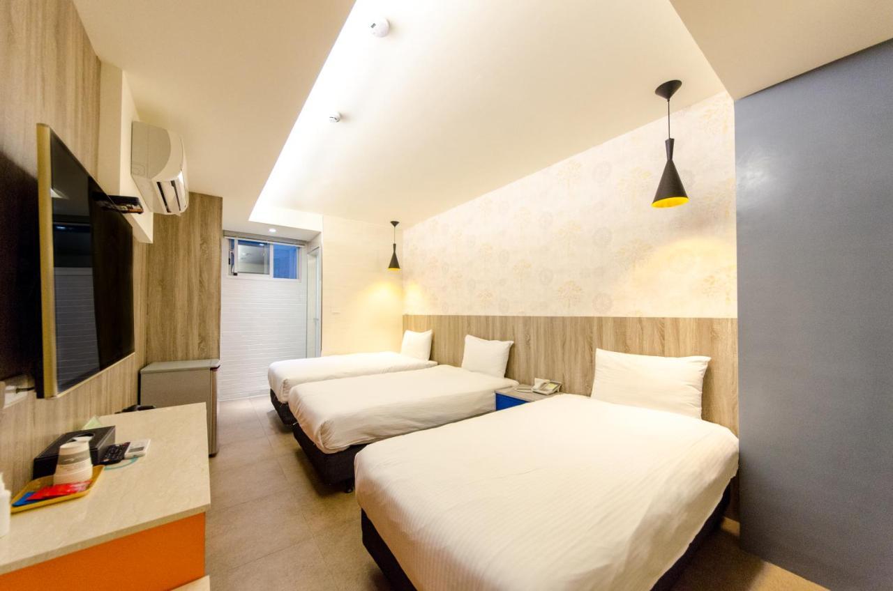 P&E Hotel Tainan Luaran gambar