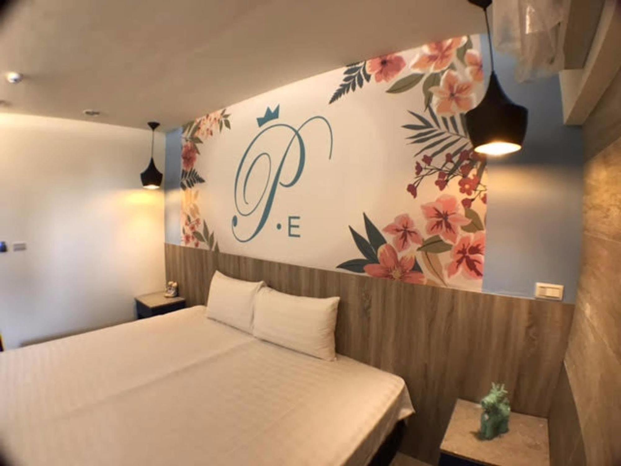 P&E Hotel Tainan Luaran gambar