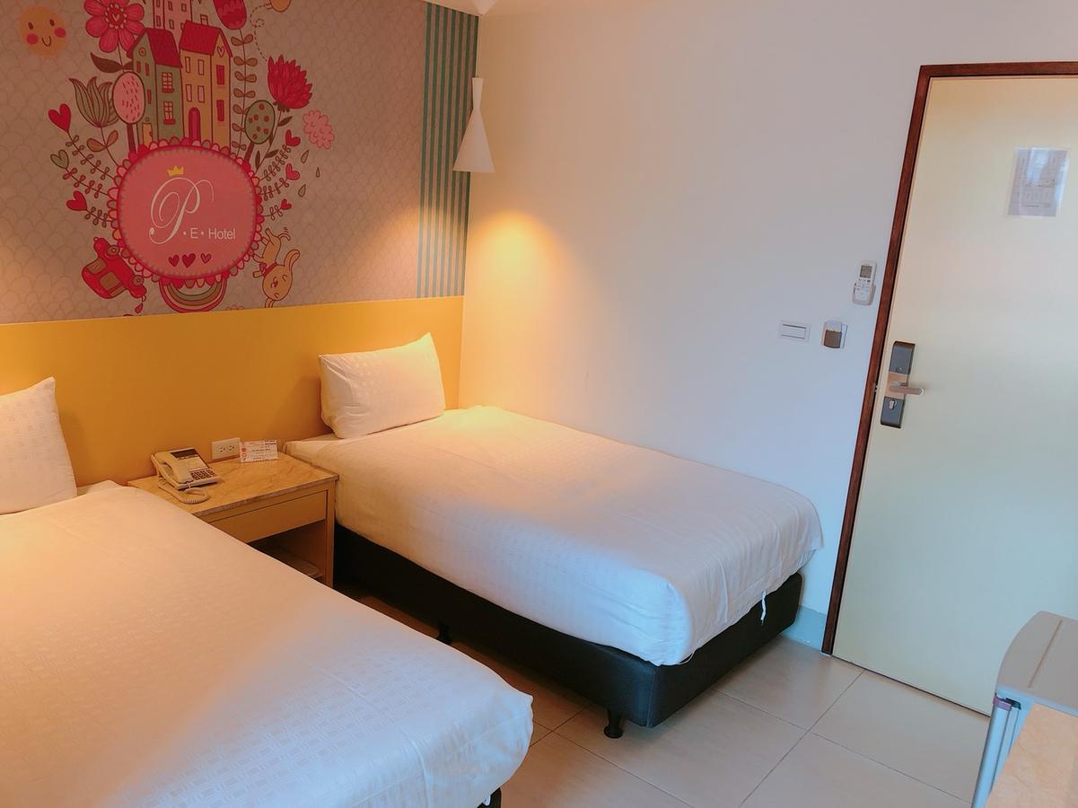 P&E Hotel Tainan Luaran gambar