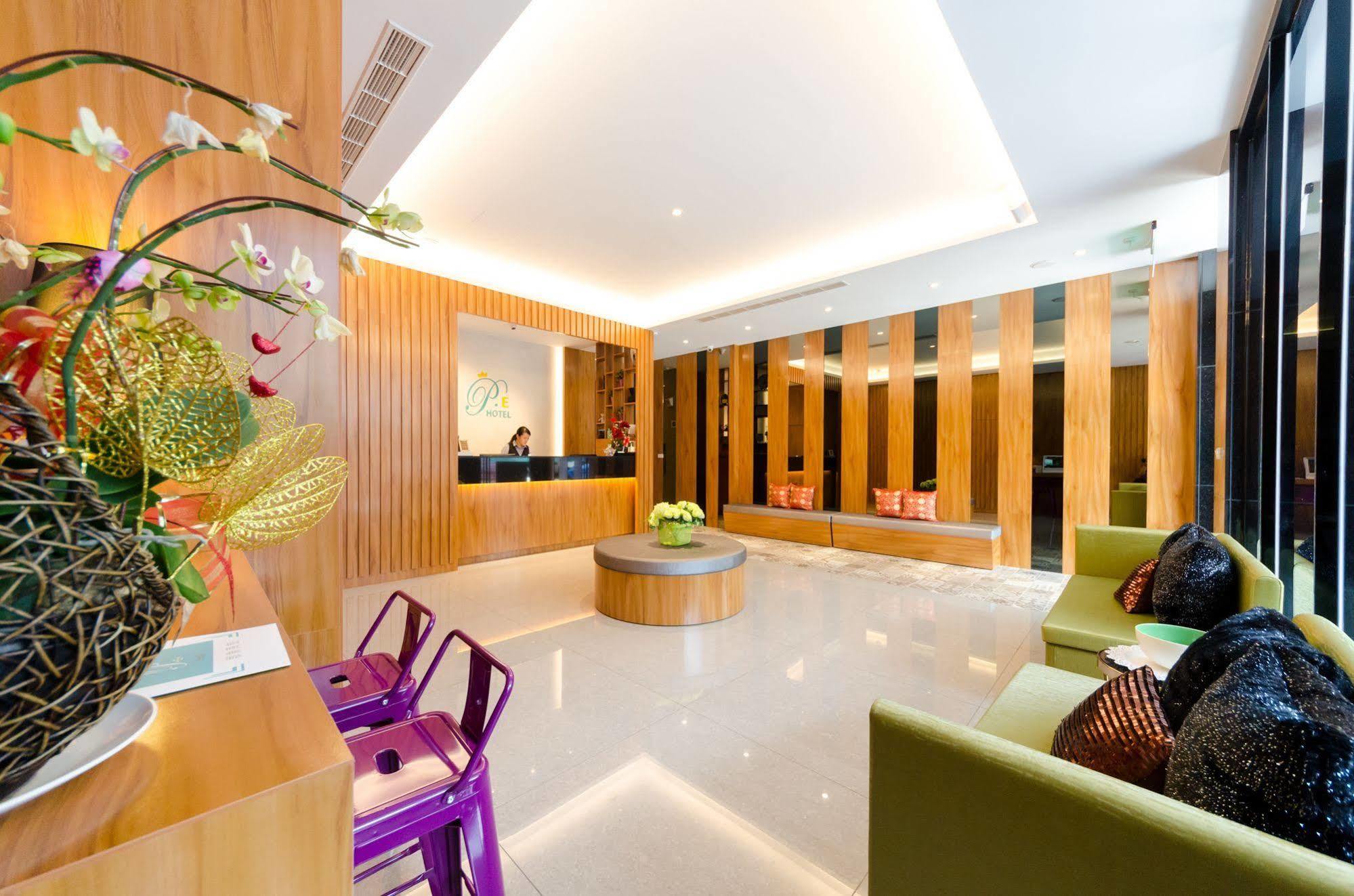 P&E Hotel Tainan Luaran gambar